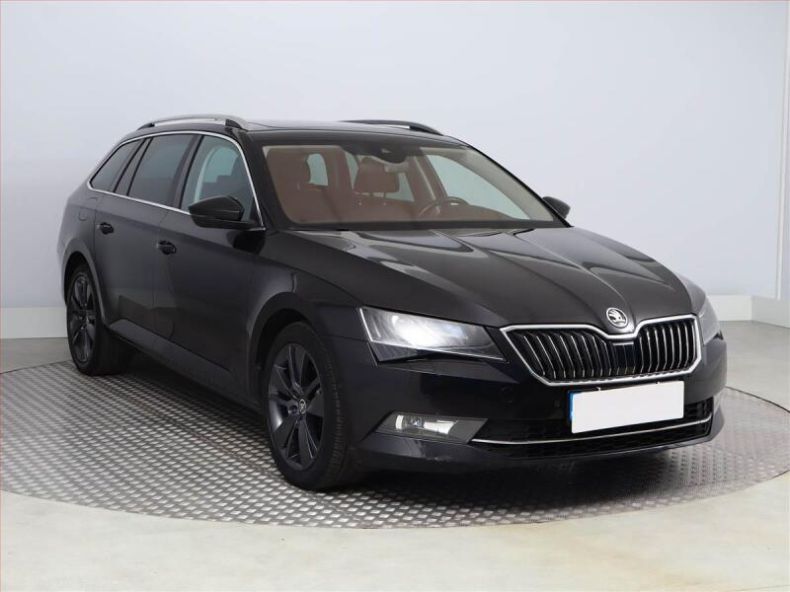 Škoda Superb - hlavní foto