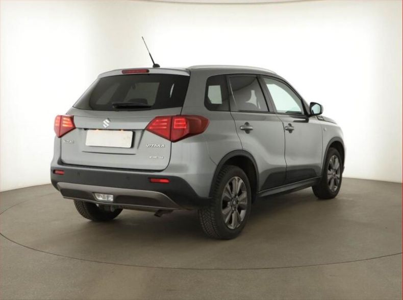 Suzuki Vitara - hlavní fotka