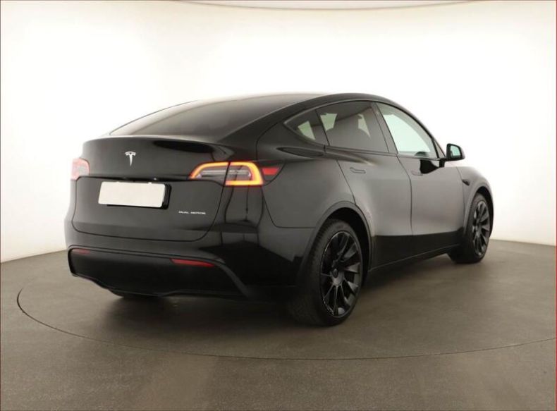 Tesla Model Y - hlavní fotka