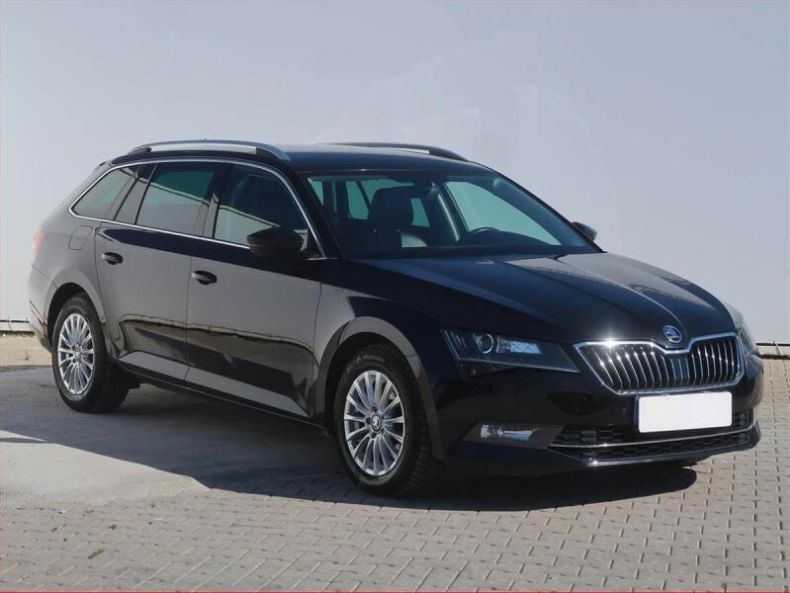 Škoda Superb - hlavní foto