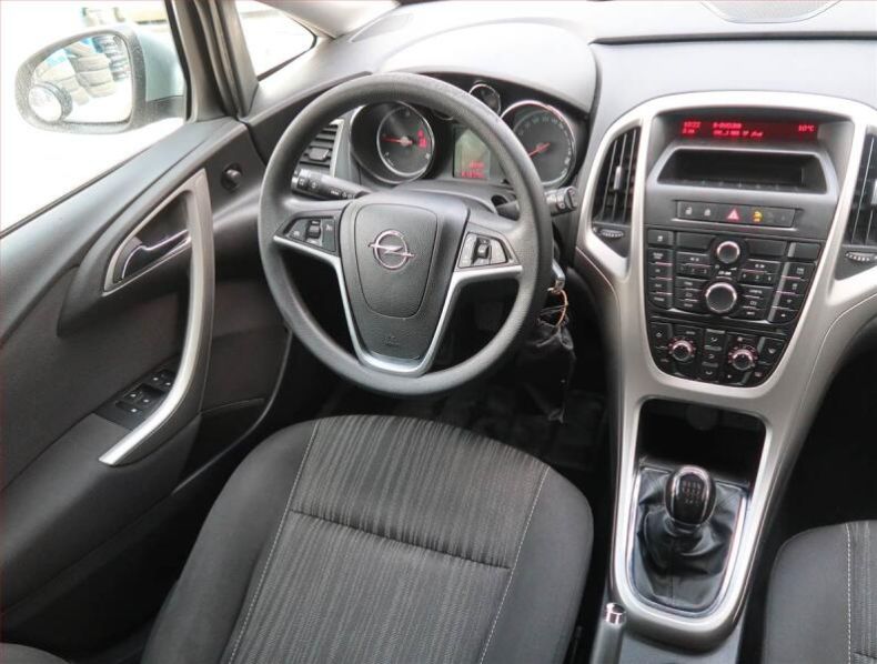 Opel Astra - hlavní fotka