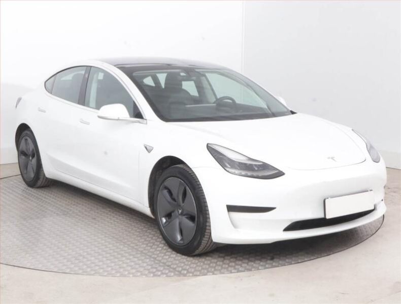 Tesla Model 3 - hlavní foto