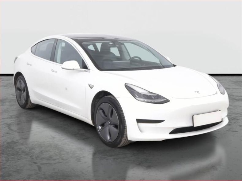 Tesla Model 3 - hlavní fotka inzerátu
