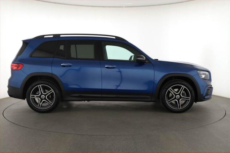 Mercedes GLB - hlavní fotka