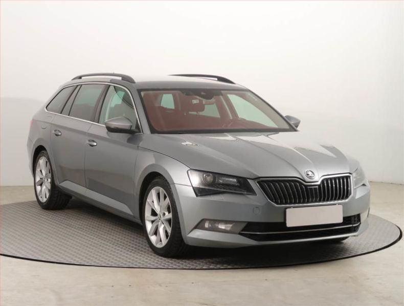 Škoda Superb - hlavní foto