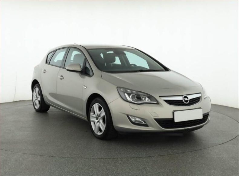 Opel Astra - hlavní foto