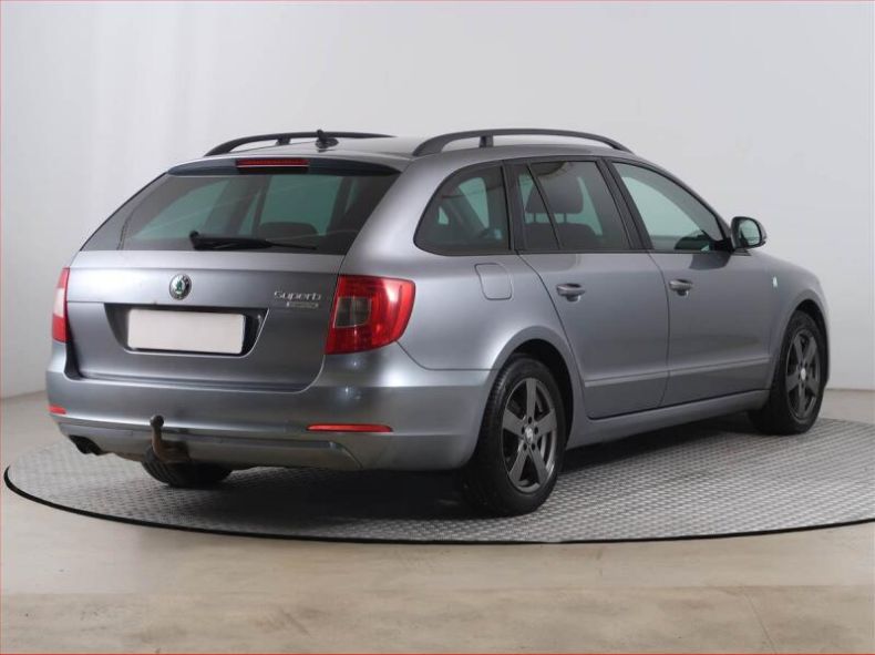 Škoda Superb - hlavní fotka