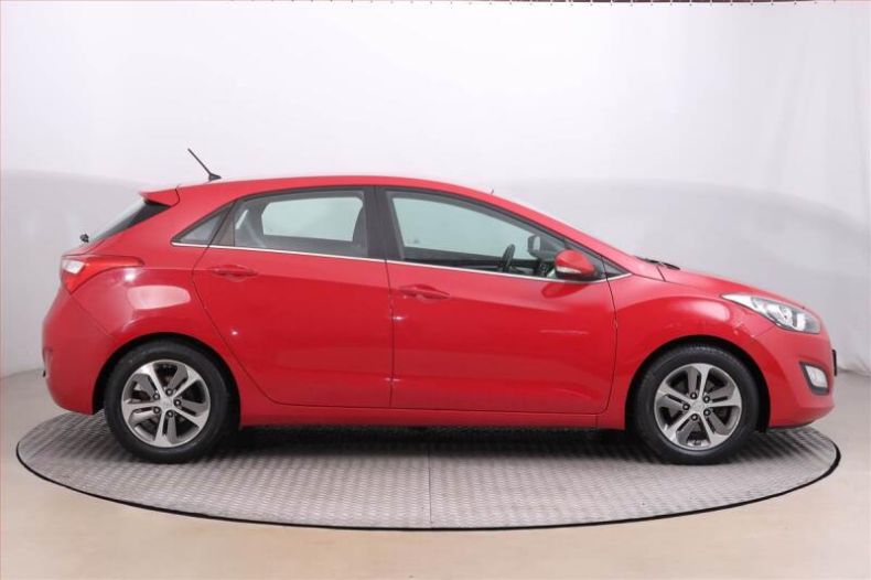 Hyundai i30 - hlavní fotka