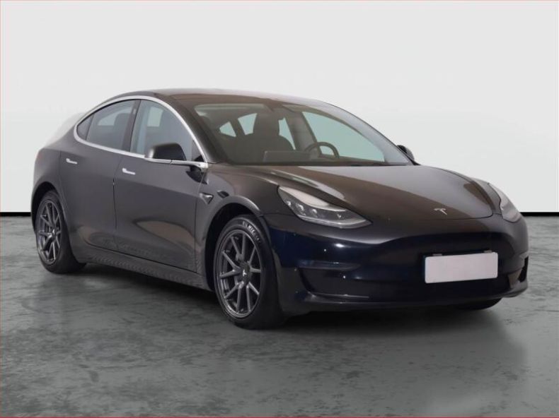 Tesla Model 3 - hlavní fotka inzerátu