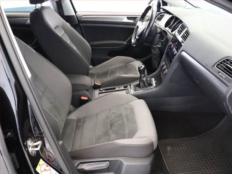 Volkswagen Golf - hlavní fotka