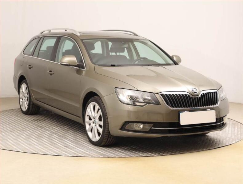 Škoda Superb - hlavní foto