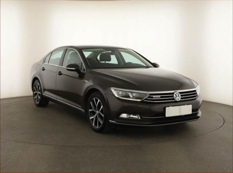 Volkswagen Passat - hlavní foto