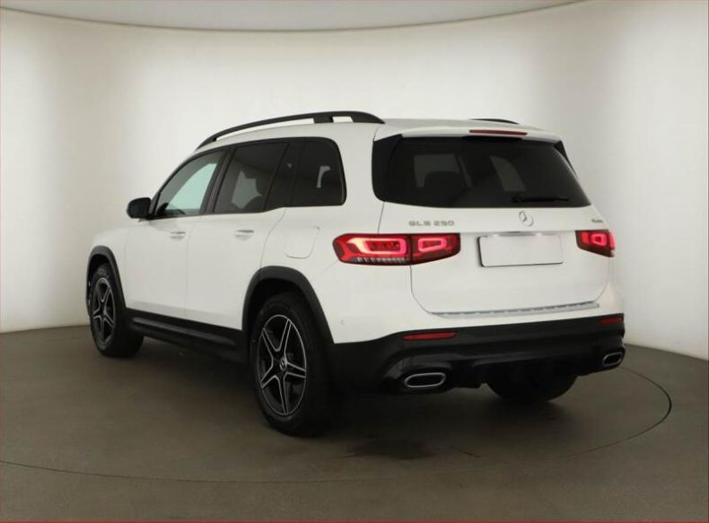 Mercedes GLB - hlavní fotka