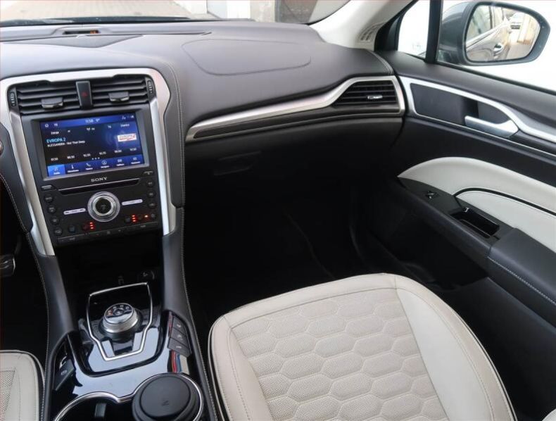 Ford Mondeo - hlavní fotka