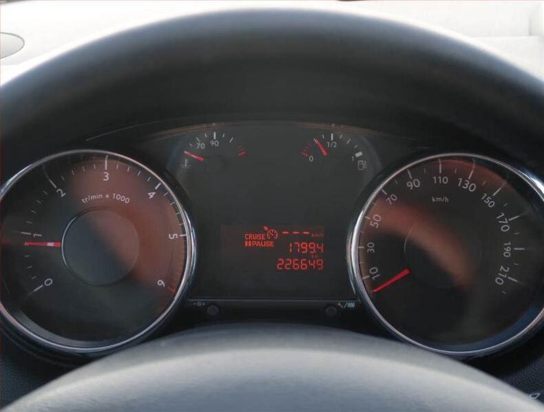 Peugeot 5008 - hlavní fotka