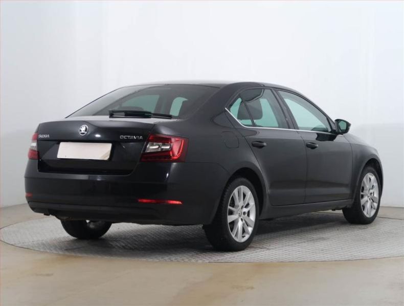 Škoda Octavia - hlavní fotka