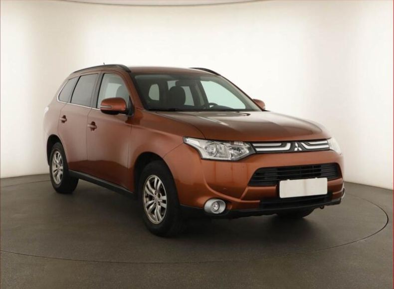 Mitsubishi Outlander - hlavní foto