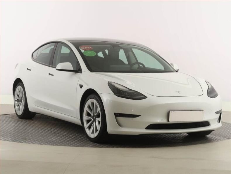 Tesla Model 3 - hlavní foto