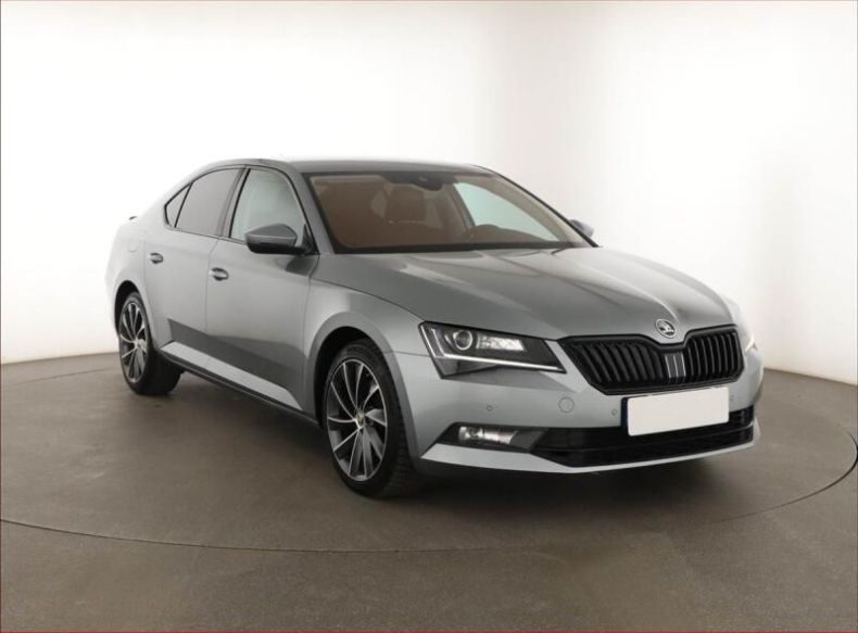Škoda Superb - hlavní foto