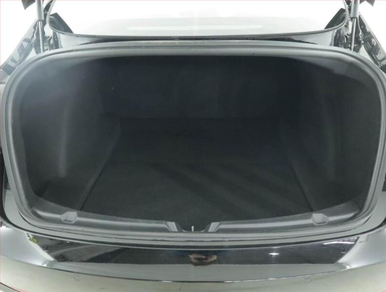 Tesla Model 3 - hlavní fotka