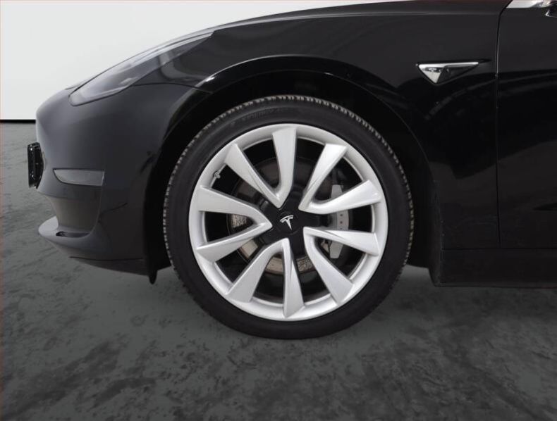 Tesla Model 3 - hlavní fotka