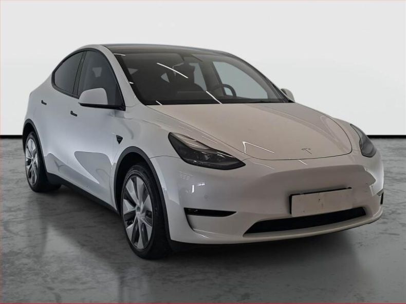 Tesla Model Y - hlavní fotka
