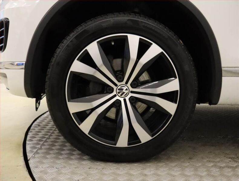 Volkswagen Touareg - hlavní fotka