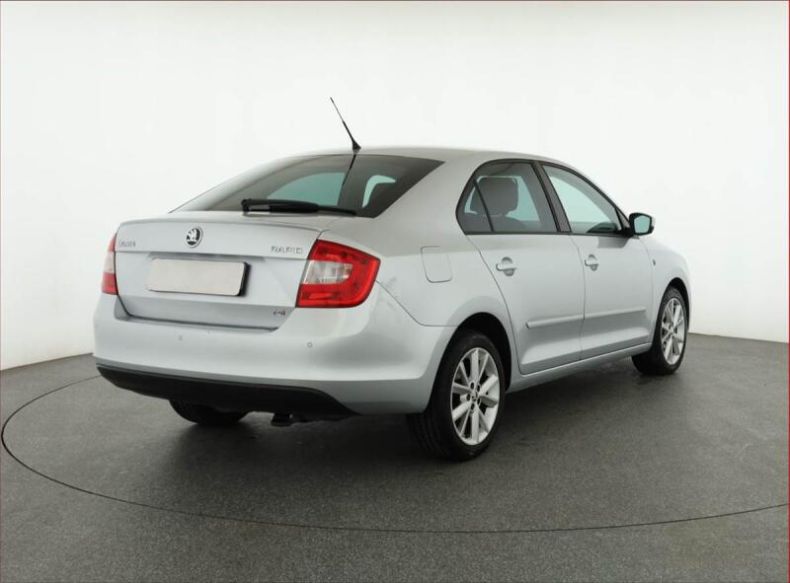 Škoda Rapid - hlavní fotka