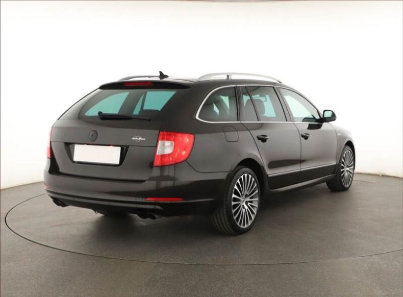 Škoda Superb - hlavní fotka