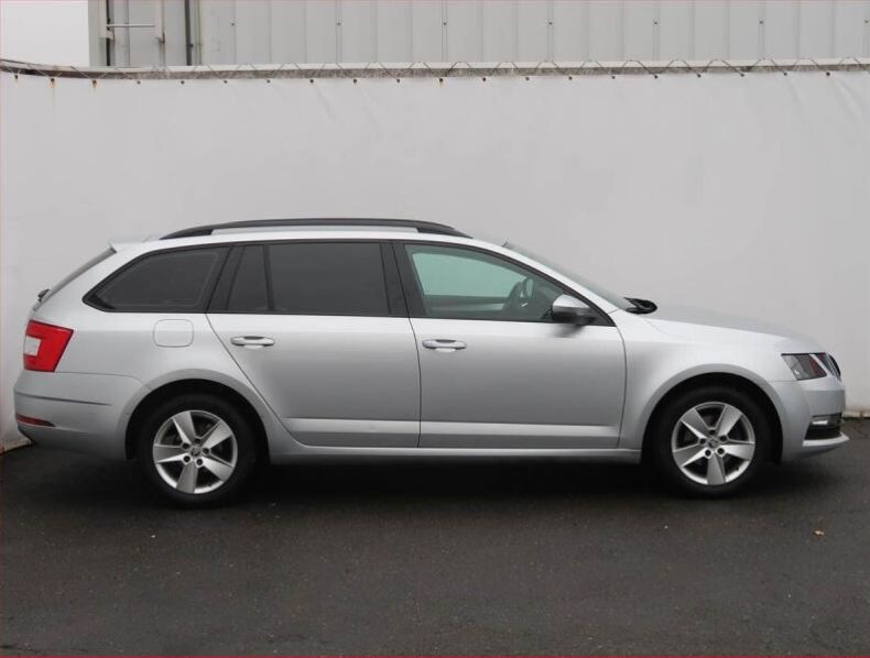 Škoda Octavia - hlavní fotka