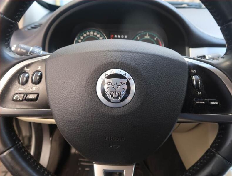 Jaguar XF - hlavní fotka