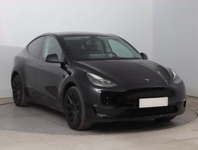 Tesla Model Y - hlavní foto