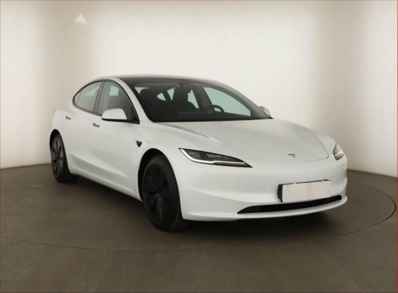 Tesla Model 3 - hlavní foto