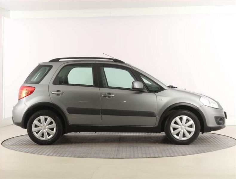 Suzuki SX4 - hlavní fotka