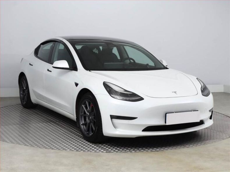 Tesla Model 3 - hlavní fotka inzerátu