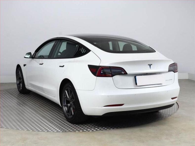 Tesla Model 3 - hlavní fotka