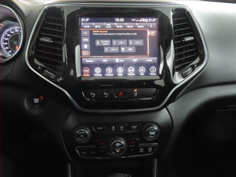 Jeep Cherokee - hlavní fotka