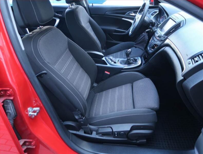 Opel Insignia - hlavní fotka