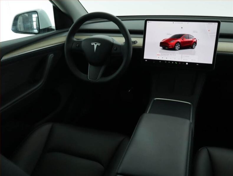 Tesla Model Y - hlavní fotka