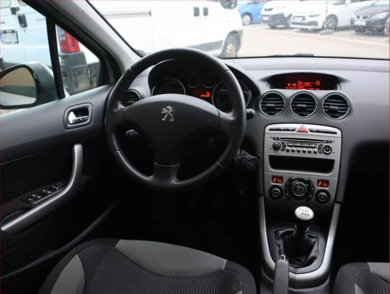 Peugeot 308 - hlavní fotka