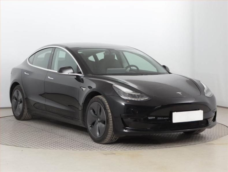 Tesla Model 3 - hlavní fotka