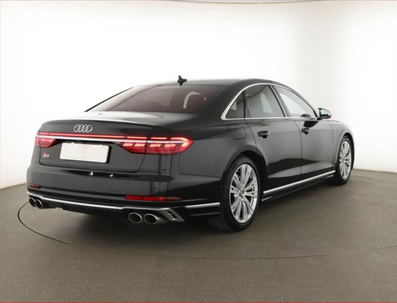 Audi S8 - hlavní fotka