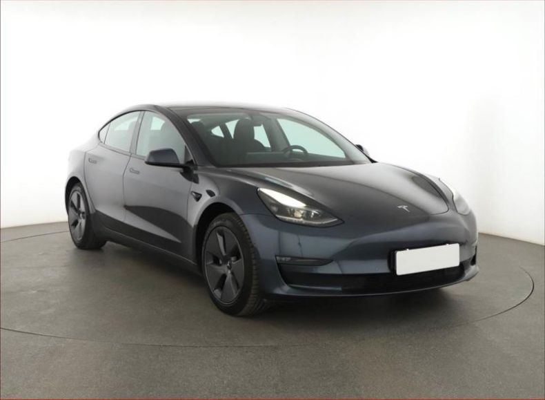 Tesla Model 3 - hlavní fotka inzerátu