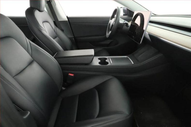 Tesla Model 3 - hlavní fotka