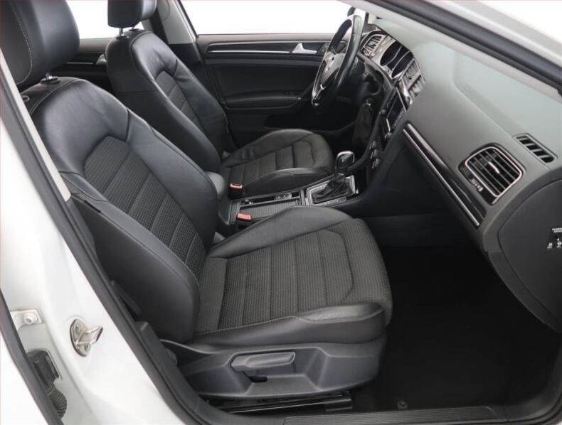Volkswagen Golf - hlavní fotka