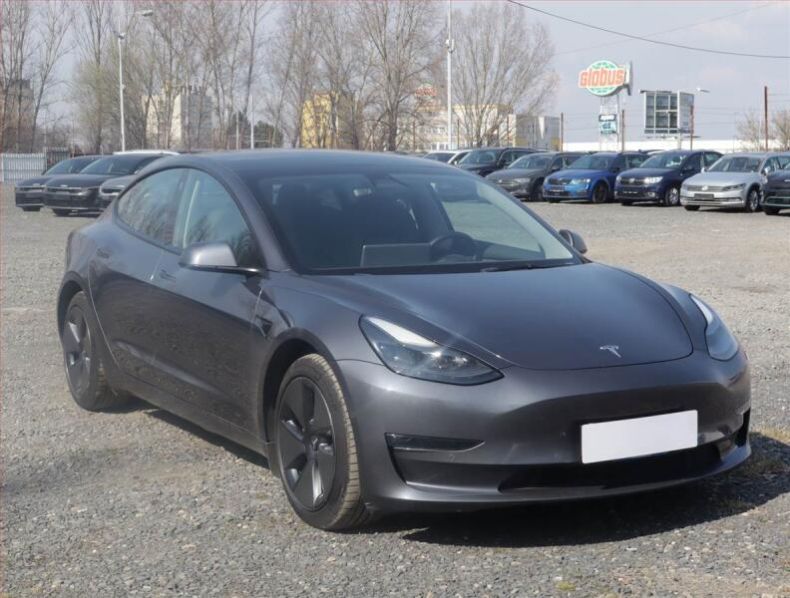 Tesla Model 3 - hlavní foto