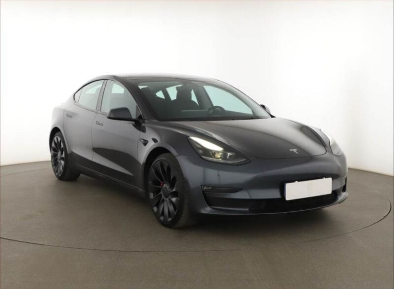 Tesla Model 3 - hlavní fotka inzerátu