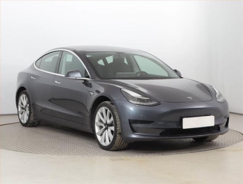 Tesla Model 3 - hlavní fotka inzerátu