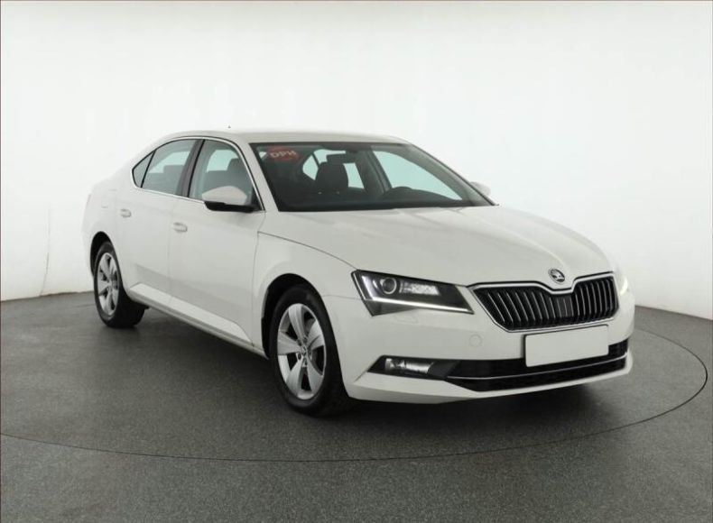 Škoda Superb - hlavní foto