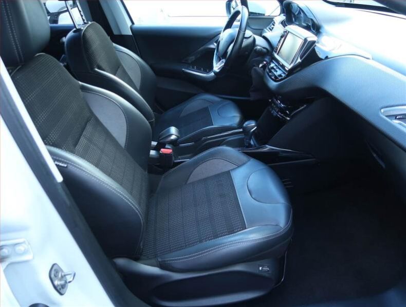 Peugeot 2008 - hlavní fotka